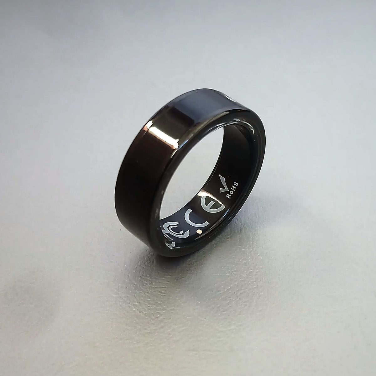 Intérieur de la bague connectée avec les marquages CE et RoHS